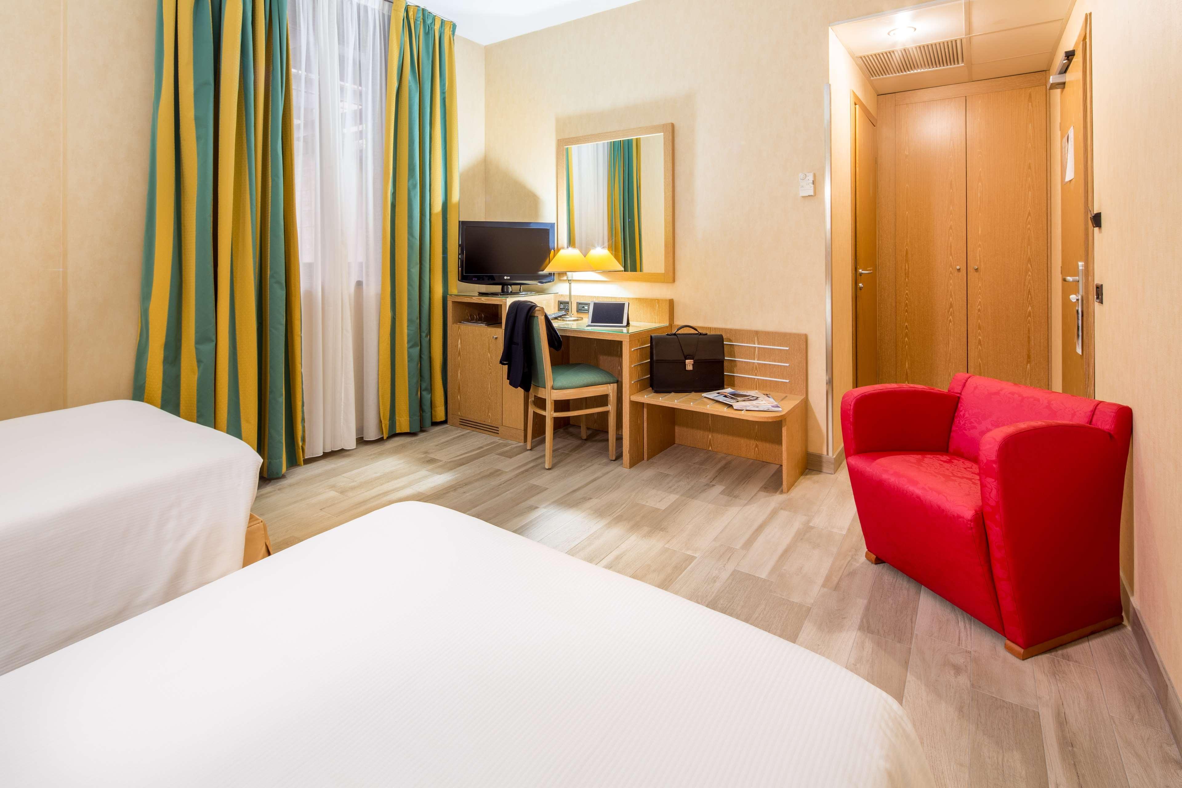 Best Western Cavalieri Della Corona Cardano Al Campo Esterno foto
